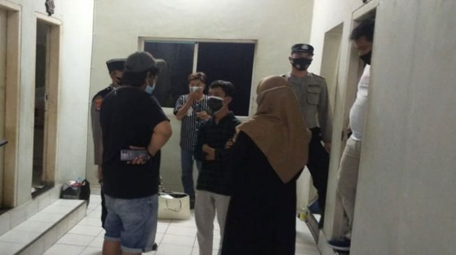 Enam Pasangan Diciduk Polisi Saat Lagi Enak-enak