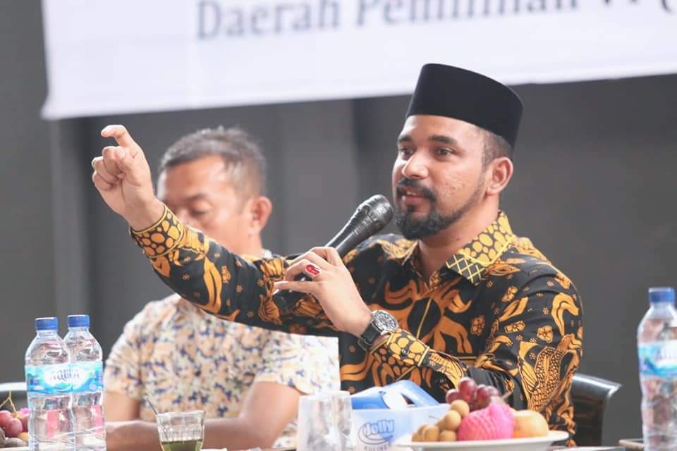 Anggota DPRA Iskandar Usman Al- Farlaky Dukung Sepak Bola Legend