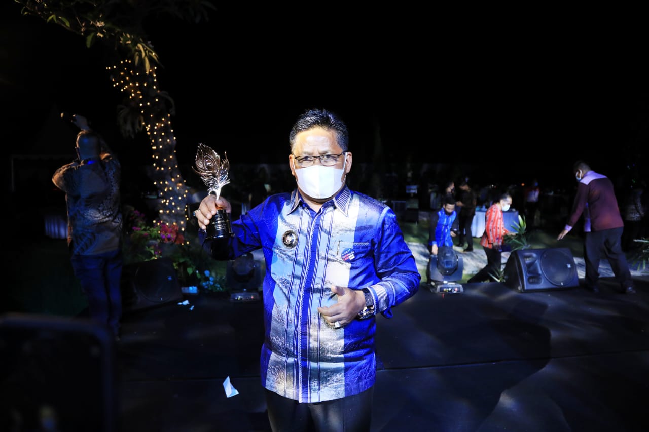 Wali Kota Terima Award Anugerah Pesona Indonesia Terpopuler 2020