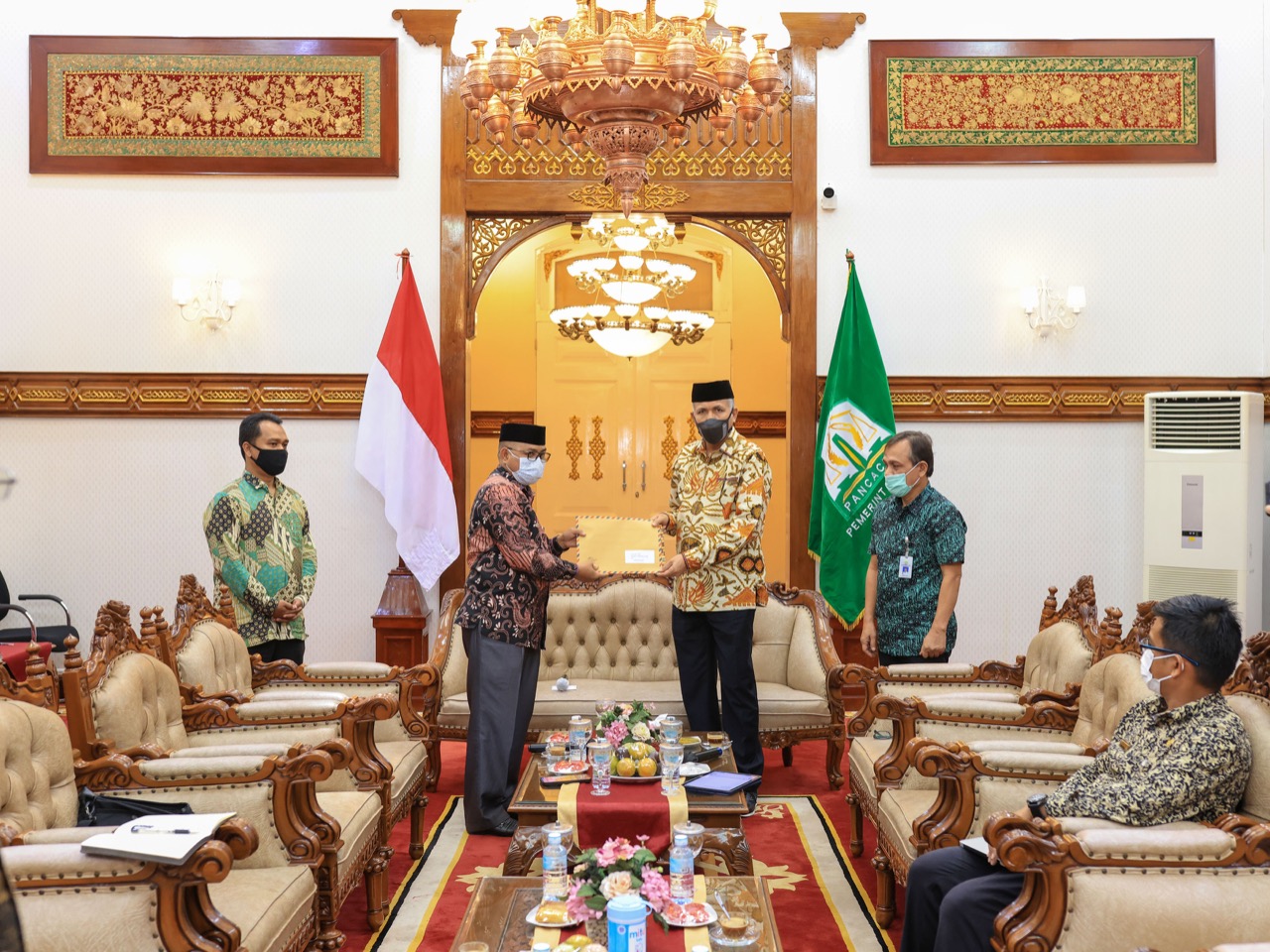 Bupati Simeulue Serahkan Pengelolaan Aset Kepada Pemerintah Aceh