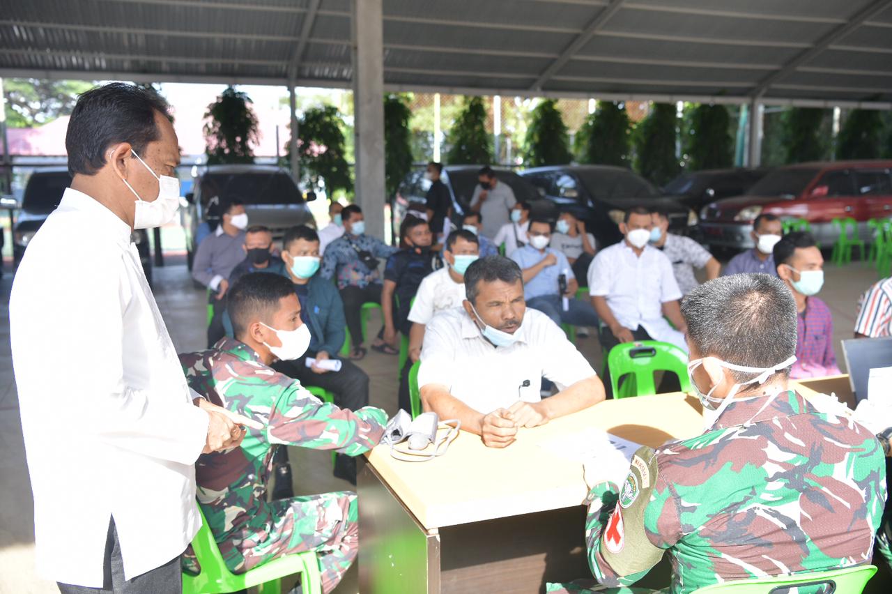 Asisten II Sekda Pantau Vaksinasi Massal Covid-19 Terhadap ASN