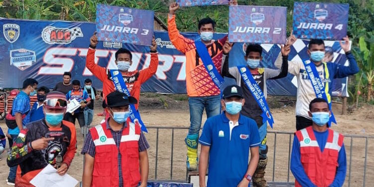 Fahrizal dan Satria Naik Podium di Tournament Grasstrack 2021