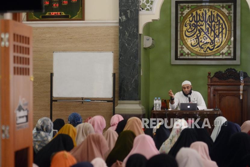Dosen Uninus: Sertifikasi Dai Perbuatan Sia-Sia
