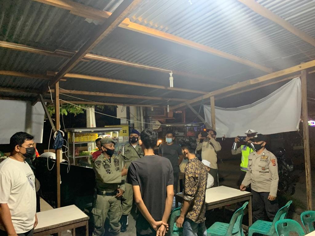 Lagi, Petugas Segel Tempat Usaha di Banda Aceh