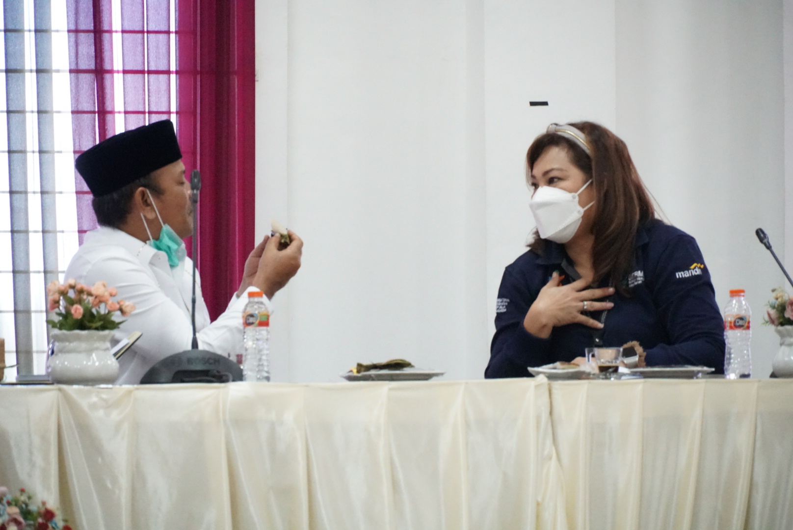Utusan Kemenkes Tidak Berhijab Saat Rapat, Bupati Aceh Besar Langsung Tegur Wanita Cantik itu