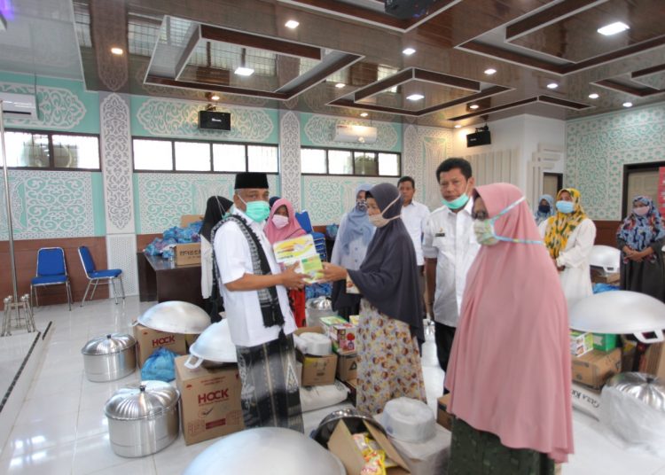 Masyarakat Aceh Besar Terima Bantuan Ekonomi Produktif
