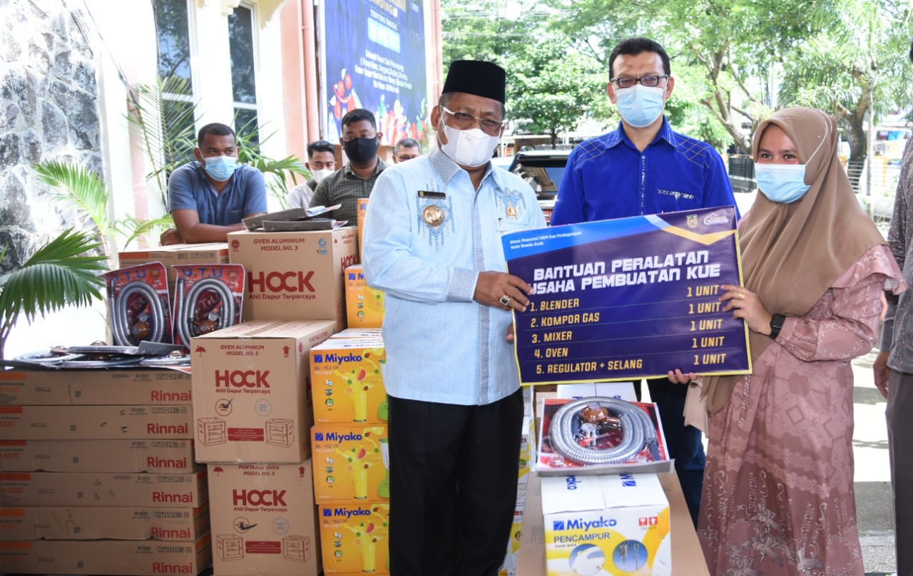 Wali Kota Serahkan Bantuan untuk Pelaku UMKM