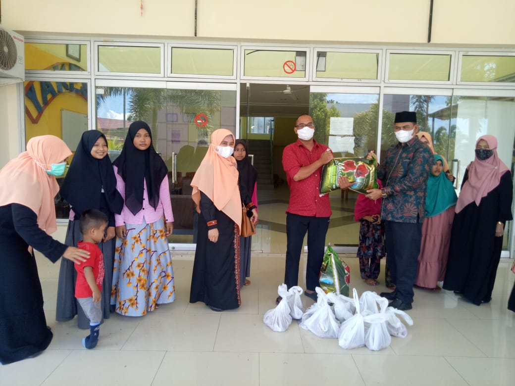 Kemenag Aceh Kurban Bersama Fakir Miskin, Panti Asuhan dan Terdampak Covid-19