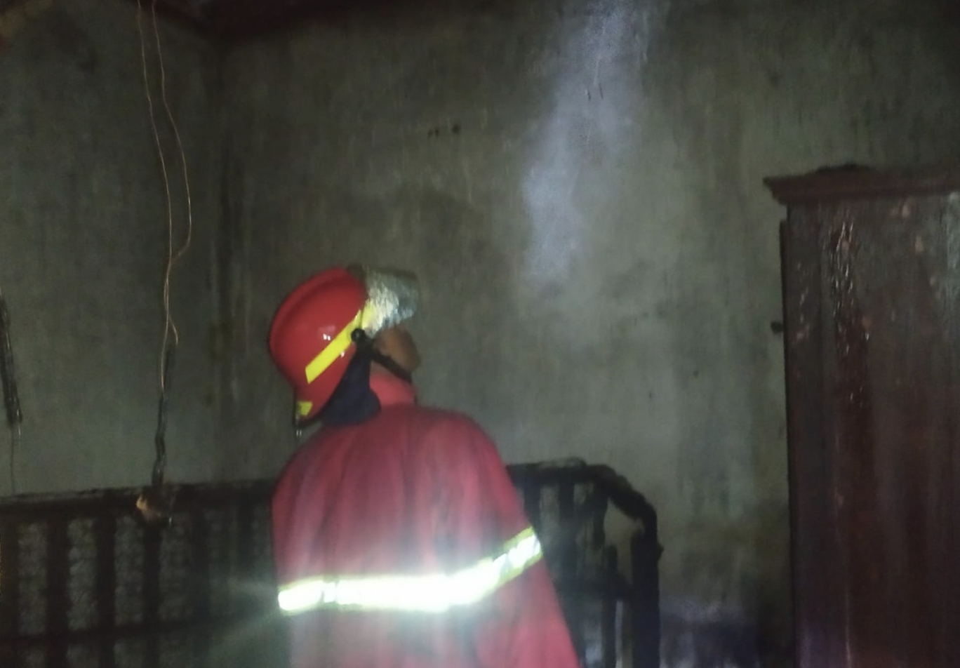 Satu Rumah Terbakar di Gampong Ujong Kalak, Johan Pahlawan Aceh Barat