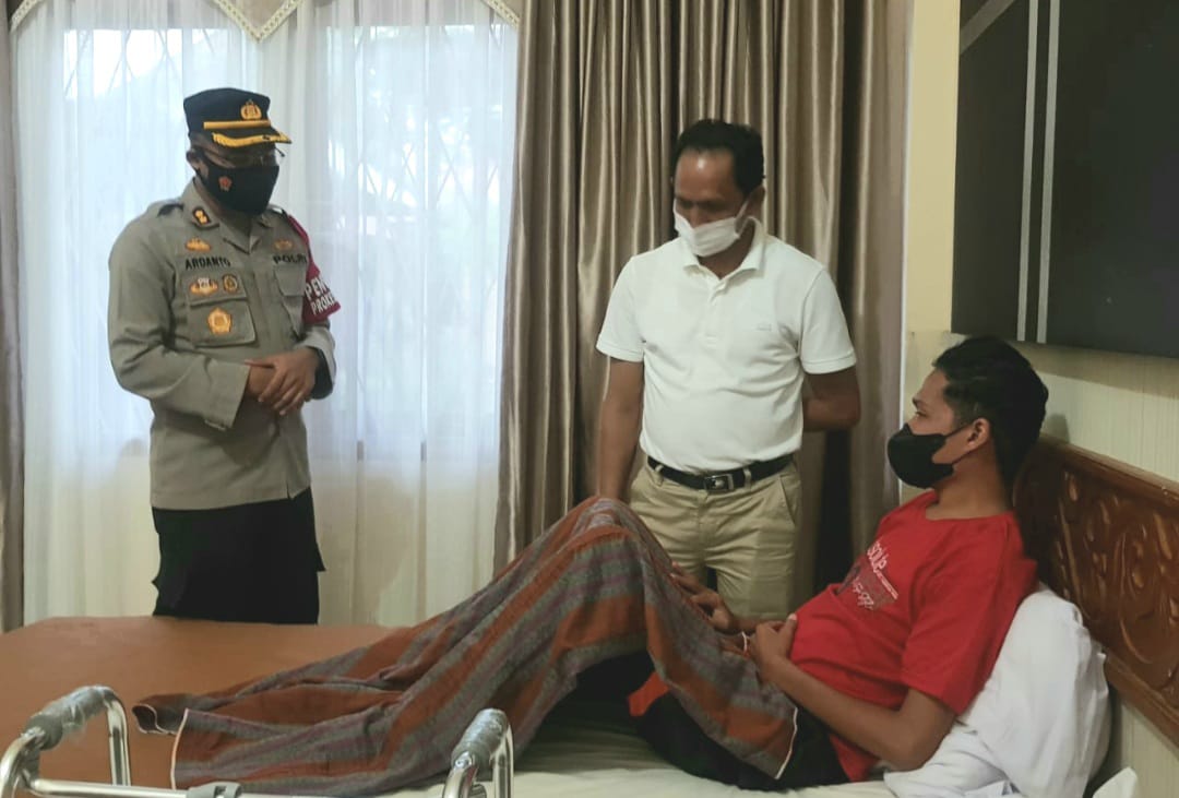 Bupati Bersama Kapolres Aceh Selatan Kunjungi Wartawan yang 'Layu' Usai Vaksin