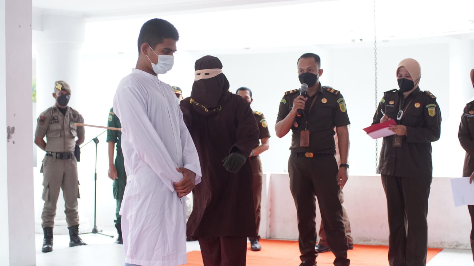 Dua Terpidana Dihukum Cambuk di Kota Banda Aceh